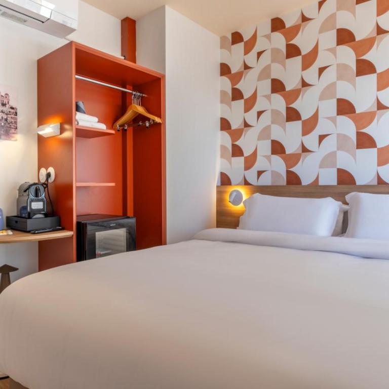 Kyriad - Royan Plage - Standard Room - 1 Queen Bed - Sea Side View - 2