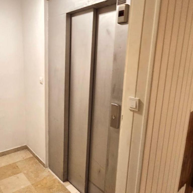 Apartamento moderno en centro histórico junto a la playa - Two-Bedroom Apartment - 5