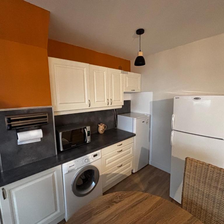 Mathis - One-Bedroom Apartment - 1