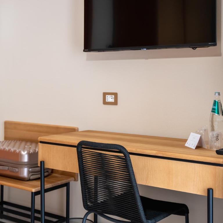Hotel Giardino La Playa - Adults Only - Camera Matrimoniale/Doppia con Letti Singoli con Vista Piscina - 9