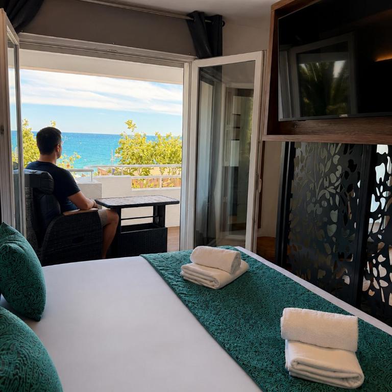 Les Palmiers - Suite Junior - Vue sur Mer - 1