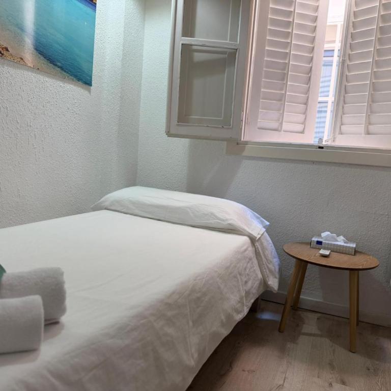 Hostal Ibiza - Habitación Individual con ducha - 6