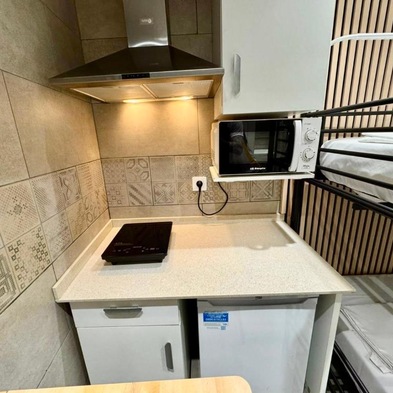 Nuevo Estudio con baño privado frente al metro BCN - Twin Room with Private Bathroom - 6