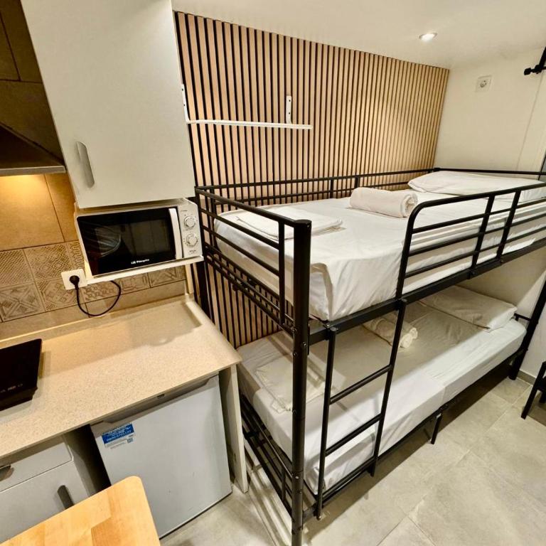 Nuevo Estudio con baño privado frente al metro BCN - Twin Room with Private Bathroom - 8