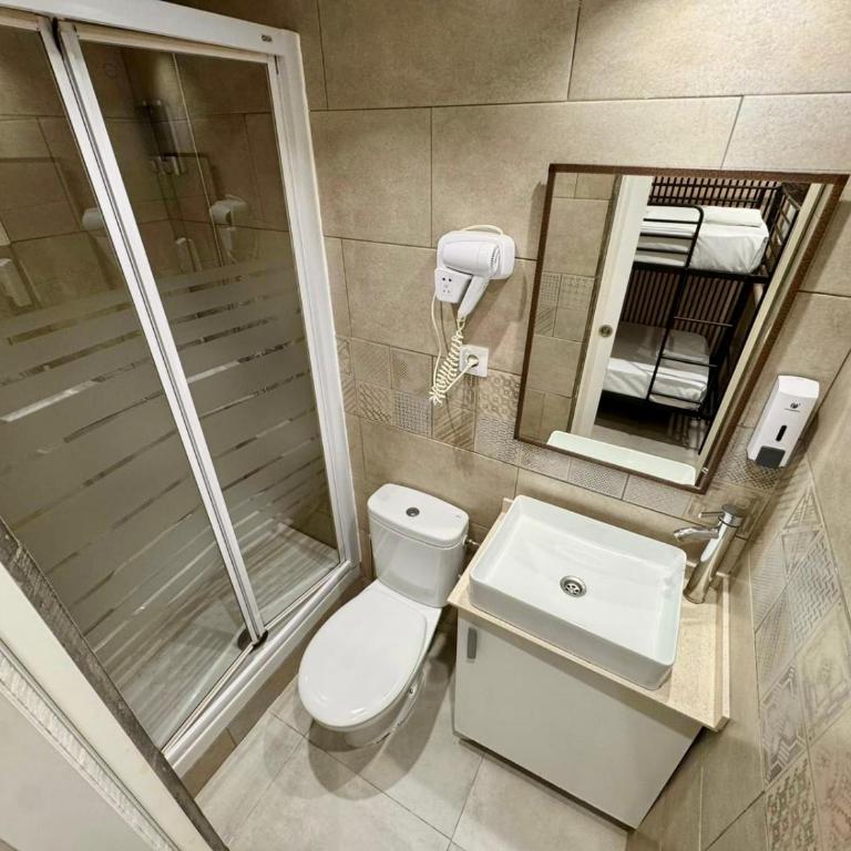 Nuevo Estudio con baño privado frente al metro BCN - Twin Room with Private Bathroom - 9