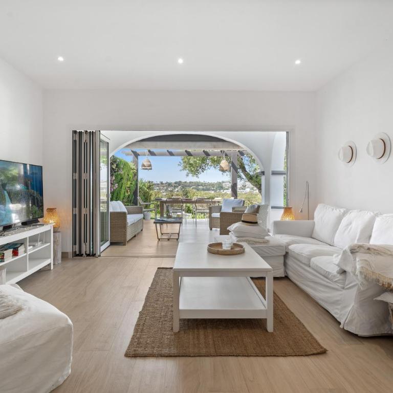 Las Pergolas - Three-Bedroom House - 9