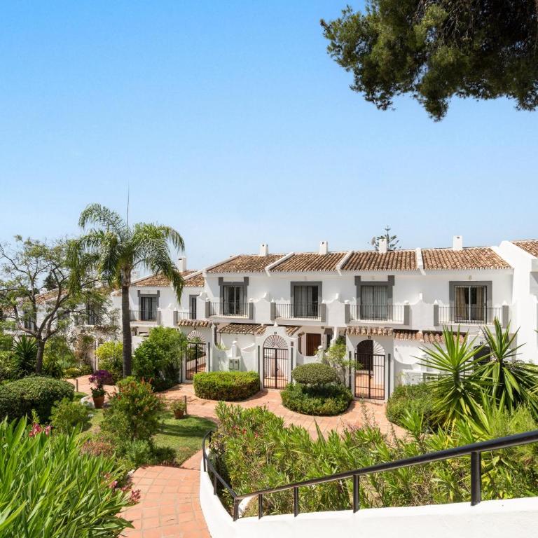 Las Pergolas - Three-Bedroom House - 17