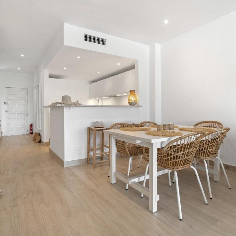 Las Pergolas - Three-Bedroom House - 33