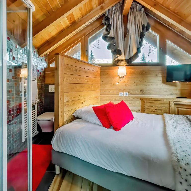 CHALET ANNAPURNA ET SON MAZOT, CHALETS D'HINOUKA SERRE CHEVALIER CHANTEMERLE 200 m des pistes - Chalet 3 Chambres - 24