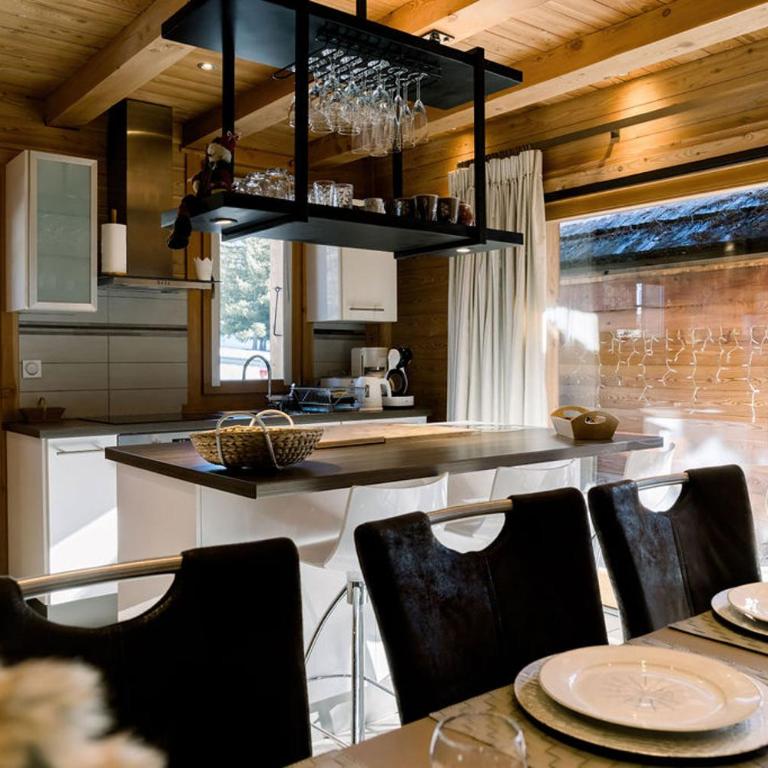 CHALET ANNAPURNA ET SON MAZOT, CHALETS D'HINOUKA SERRE CHEVALIER CHANTEMERLE 200 m des pistes - Chalet 3 Chambres - 4
