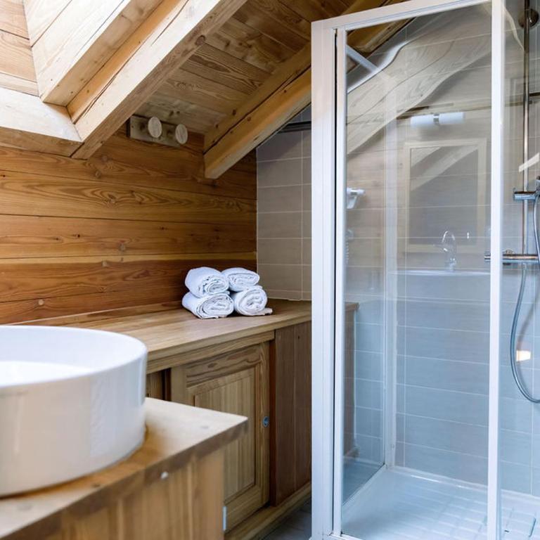 CHALET ANNAPURNA ET SON MAZOT, CHALETS D'HINOUKA SERRE CHEVALIER CHANTEMERLE 200 m des pistes - Chalet 3 Chambres - 14