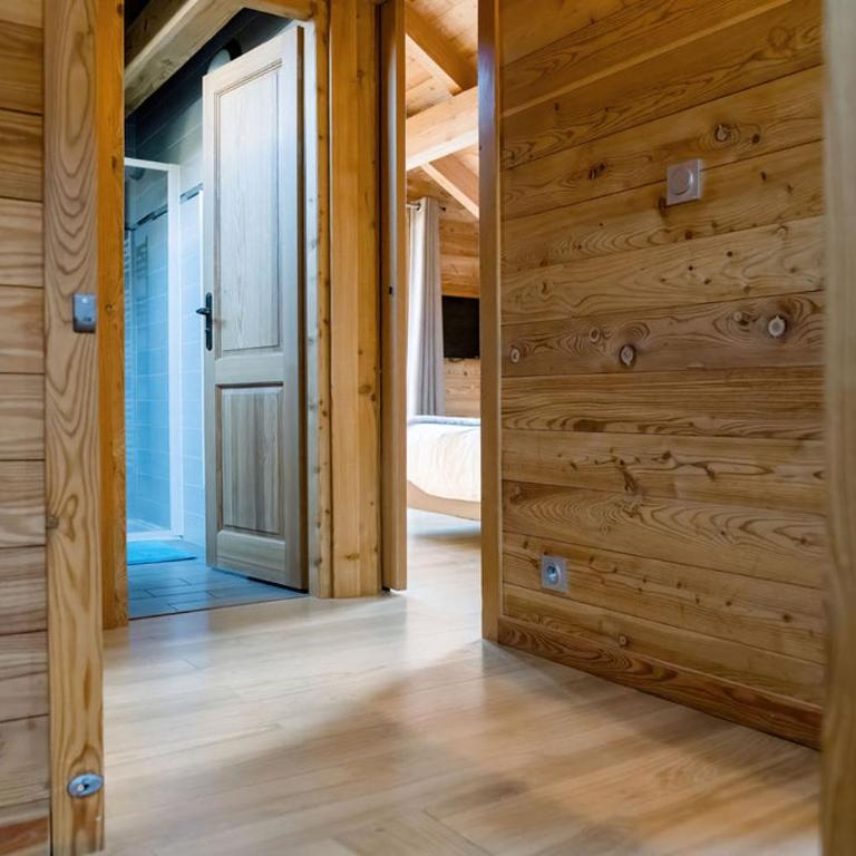CHALET ANNAPURNA ET SON MAZOT, CHALETS D'HINOUKA SERRE CHEVALIER CHANTEMERLE 200 m des pistes - Chalet 3 Chambres - 15