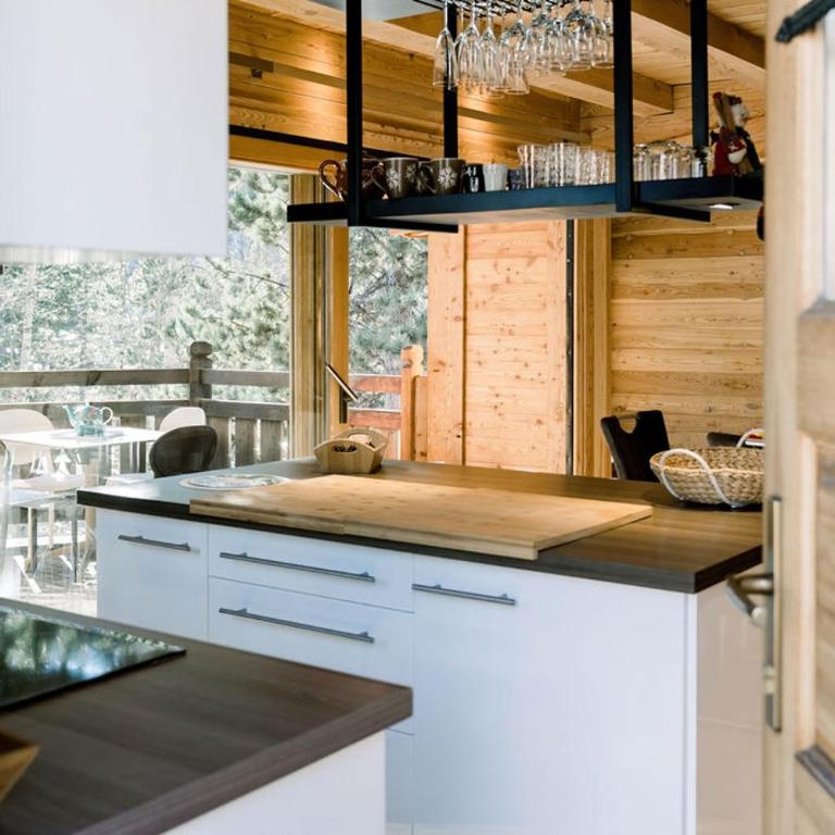 CHALET ANNAPURNA ET SON MAZOT, CHALETS D'HINOUKA SERRE CHEVALIER CHANTEMERLE 200 m des pistes - Chalet 3 Chambres - 2