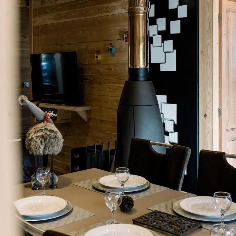 CHALET ANNAPURNA ET SON MAZOT, CHALETS D'HINOUKA SERRE CHEVALIER CHANTEMERLE 200 m des pistes - Chalet 3 Chambres - 10