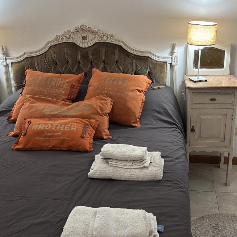 Hermoso departamento con parrillero. Zona Centro - Two-Bedroom Apartment - 13