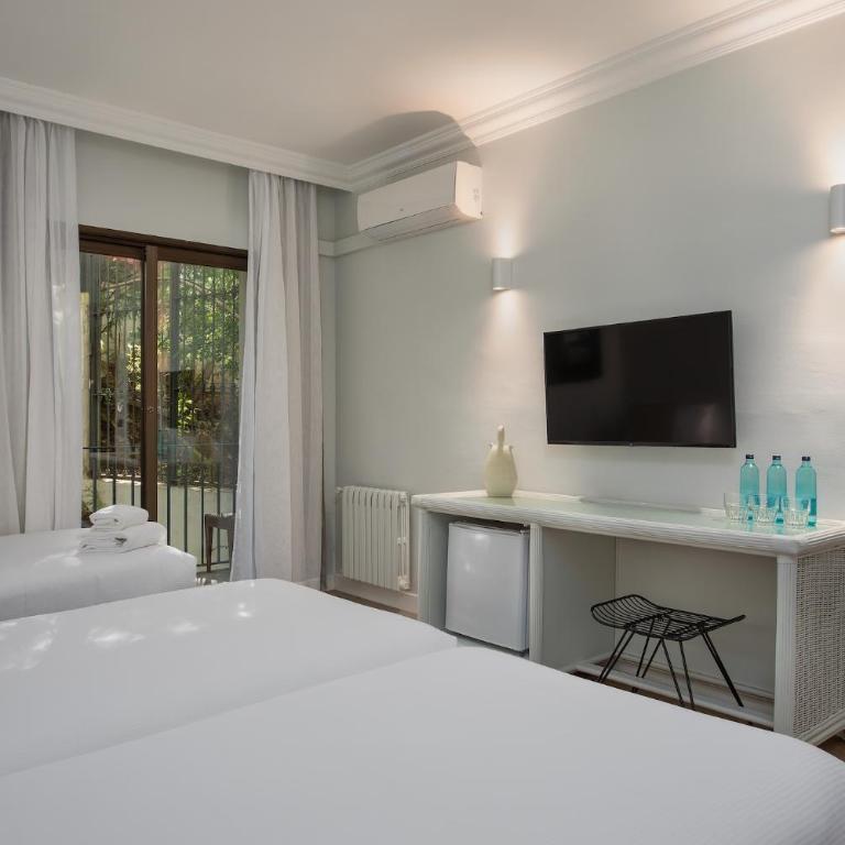 Hotel Montjoi by Brava Hoteles - Habitación Triple Confort - 4