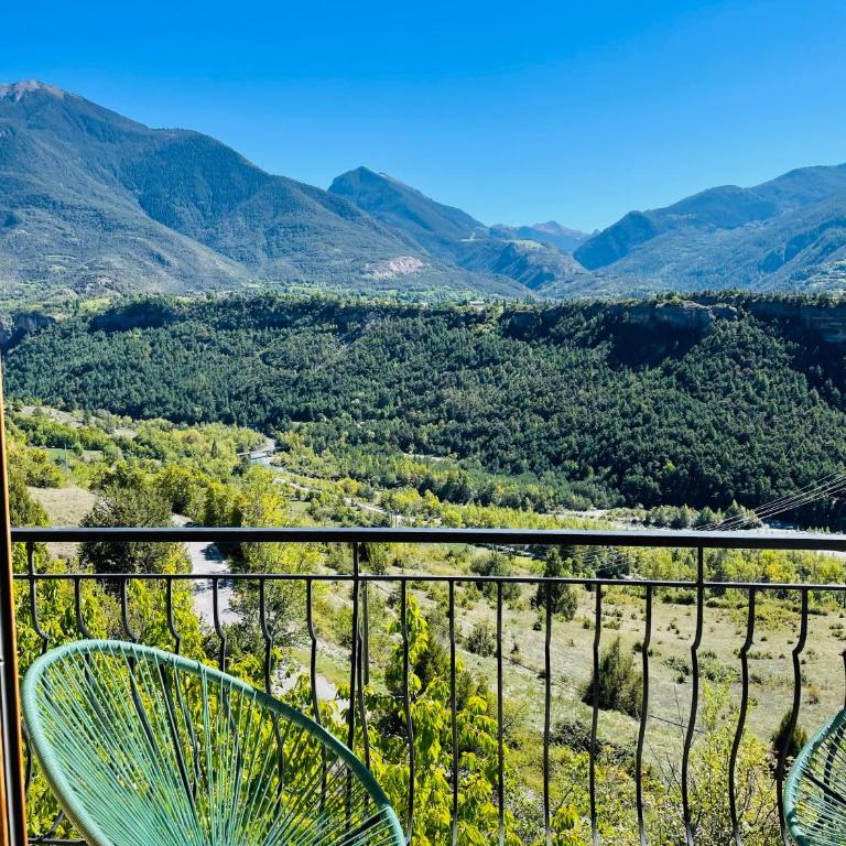 Très belle maison spacieuse et lumineuse, vue sur la station de Risoul et de Vars - Eygliers - Chalet 2 Chambres - 4