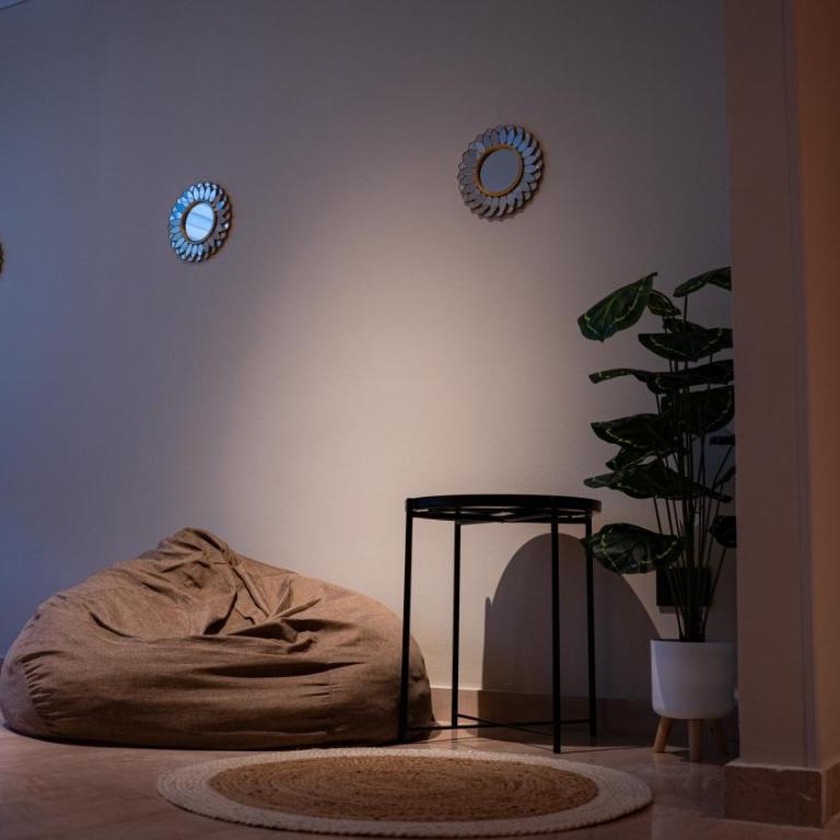 Moon Rooms By Celeste Rooms - Deluxe King Room - 12