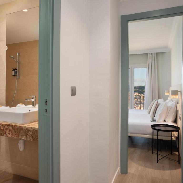 Hotel Montjoi by Brava Hoteles - Habitación Familiar Superior con vistas al mar - 2