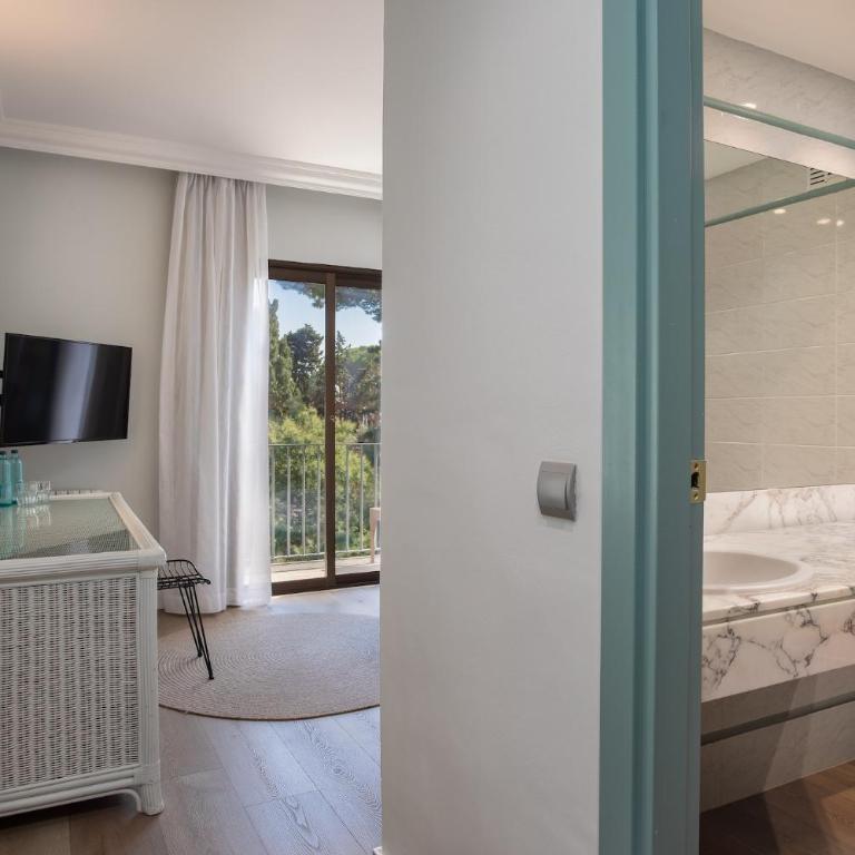 Hotel Montjoi by Brava Hoteles - Habitación Cuádruple Confort - 1