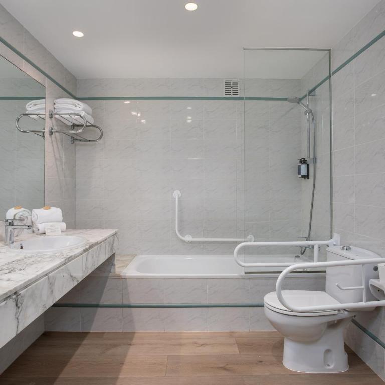 Hotel Montjoi by Brava Hoteles - Habitación Cuádruple Confort - 2