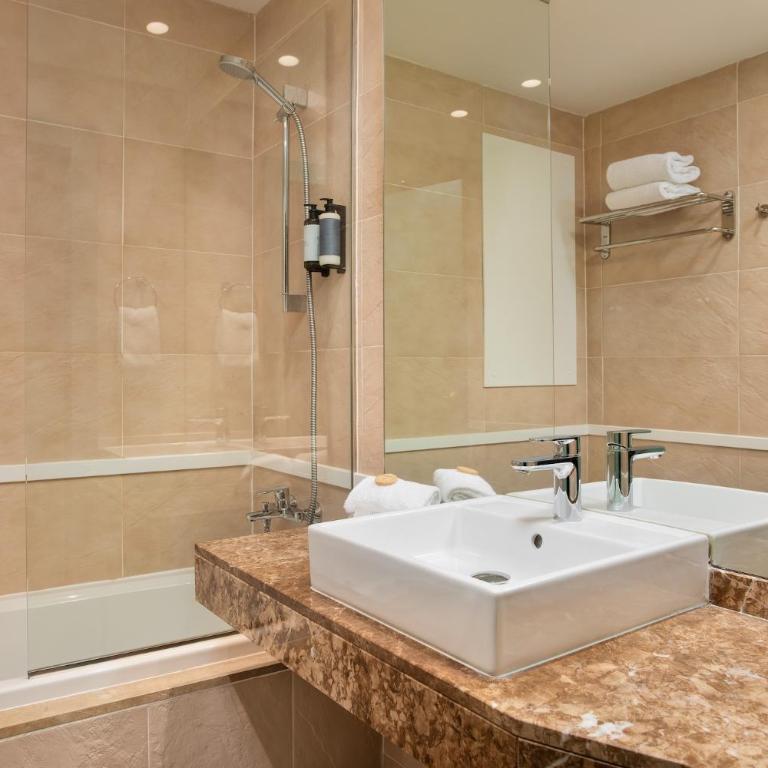 Hotel Montjoi by Brava Hoteles - Habitación Familiar Básica - 2