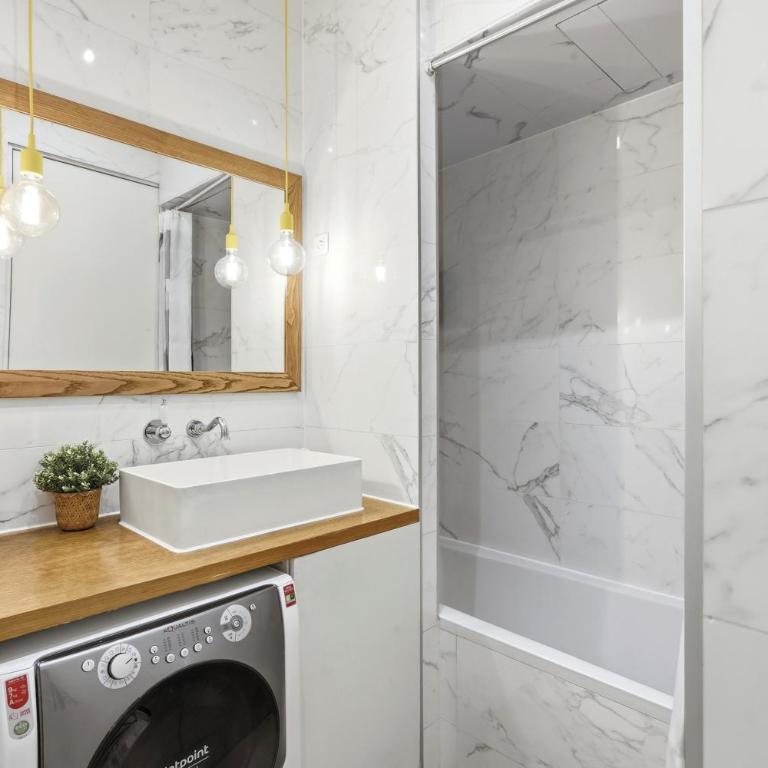 Vibrant 2BR Apartment Near Bastille & Le Marais - Two-Bedroom Apartment - 7