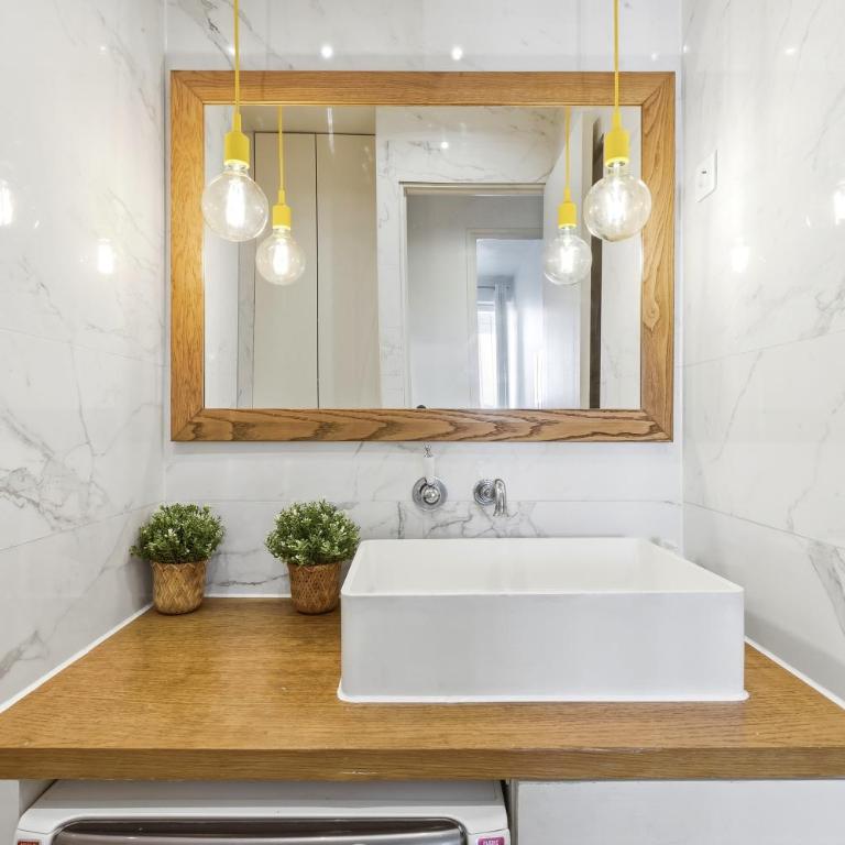 Vibrant 2BR Apartment Near Bastille & Le Marais - Two-Bedroom Apartment - 18