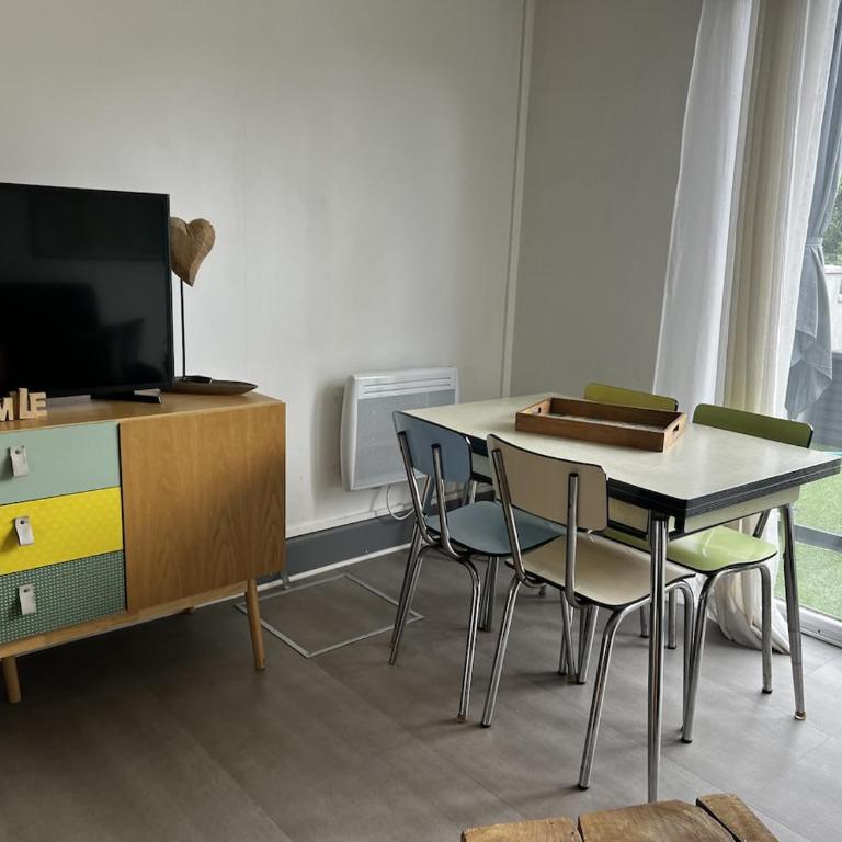 Appartement avec terrasse au calme- Marché 5 min - Two-Bedroom Apartment - 15