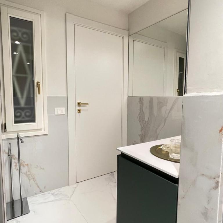 La Chartreuse Luxury Suites 2A - One-Bedroom Superior Apartment - 2