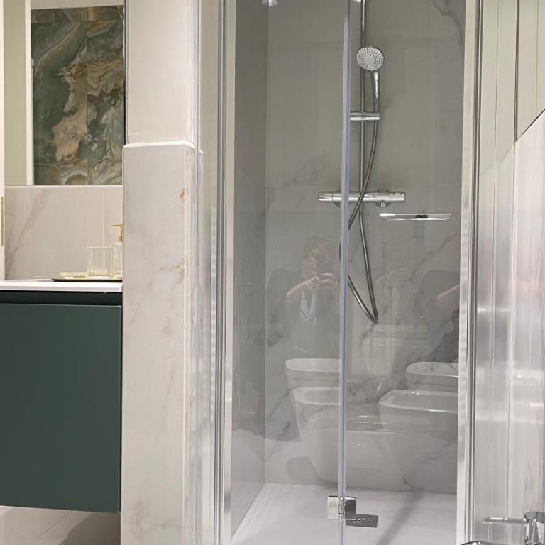 La Chartreuse Luxury Suites 2A - One-Bedroom Superior Apartment - 3