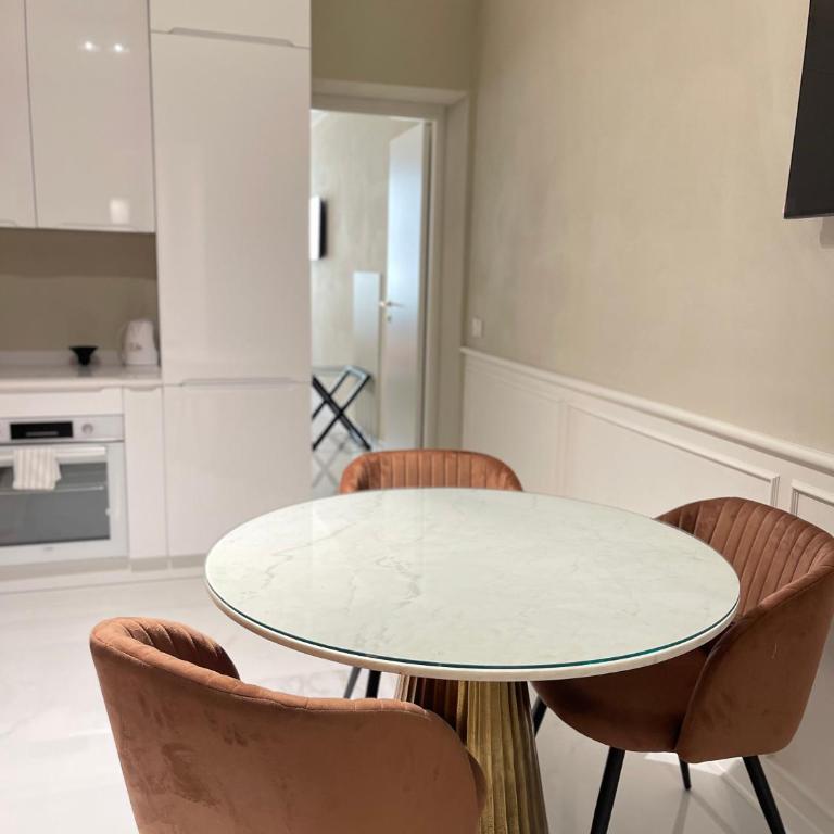 La Chartreuse Luxury Suites 2A - One-Bedroom Superior Apartment - 5