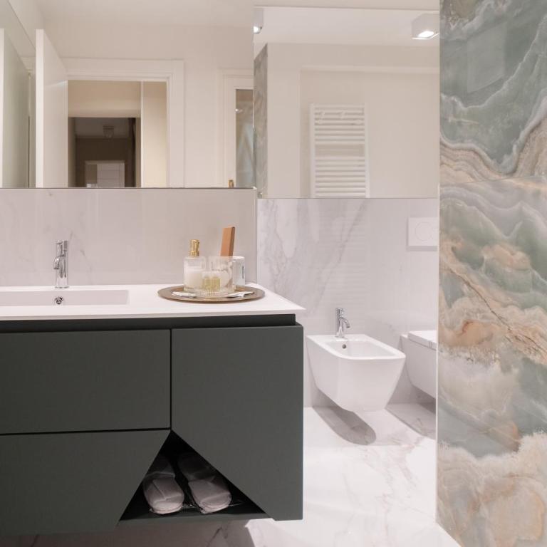 La Chartreuse Luxury Suites 2A - One-Bedroom Superior Apartment - 11