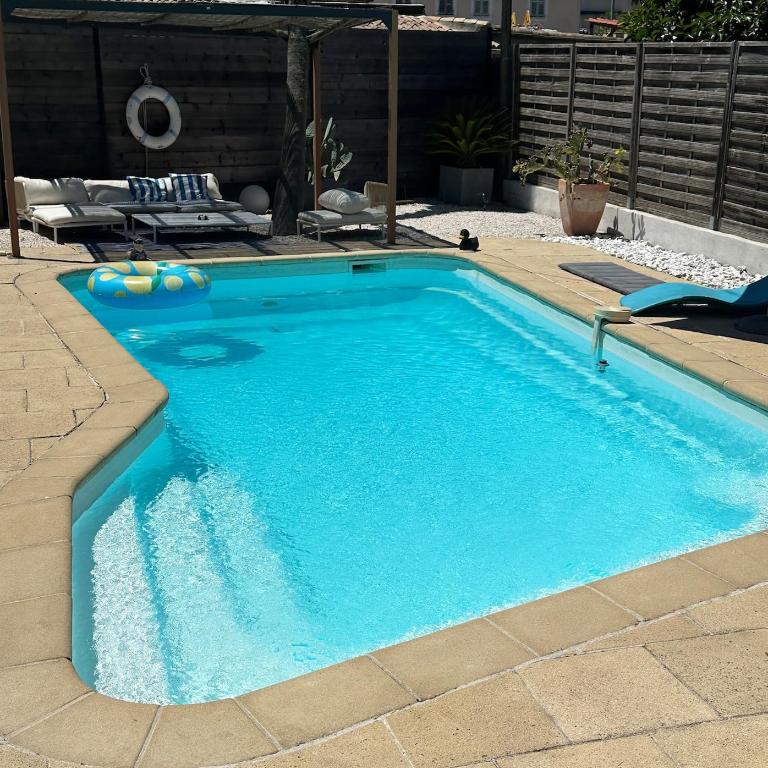 Belle maison de caractère au calme piscine - Villa - 17