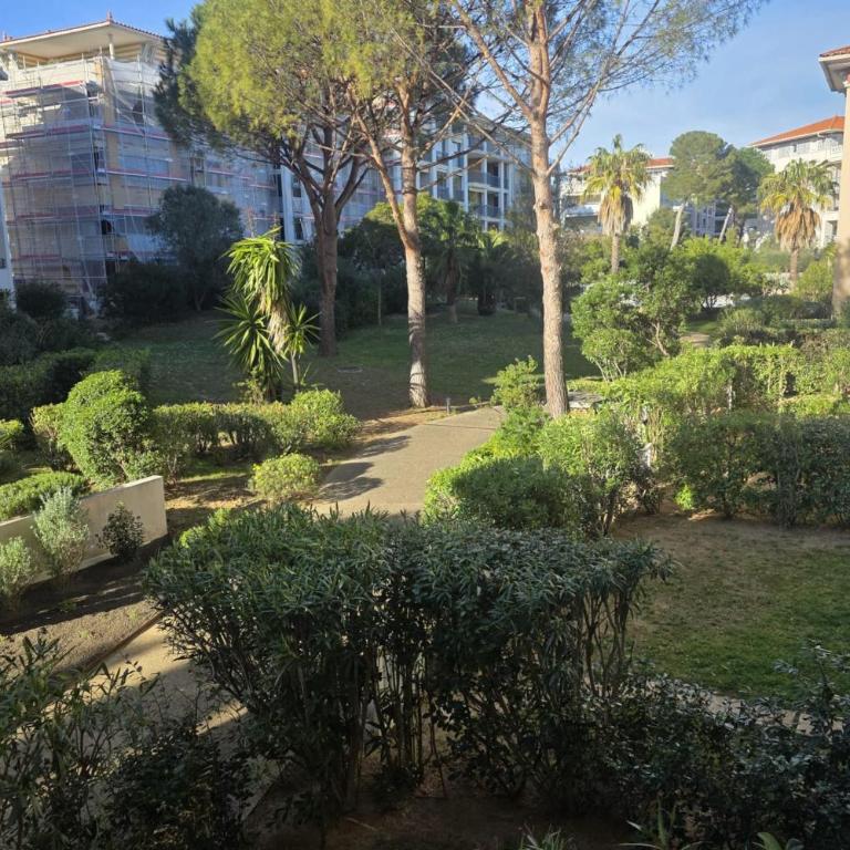 Air-conditioned apartment with pool near the cove - Apartment - 8