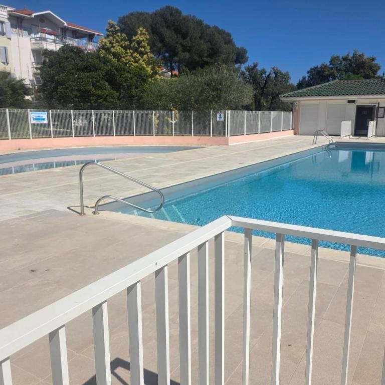 Air-conditioned apartment with pool near the cove - Apartment - 11