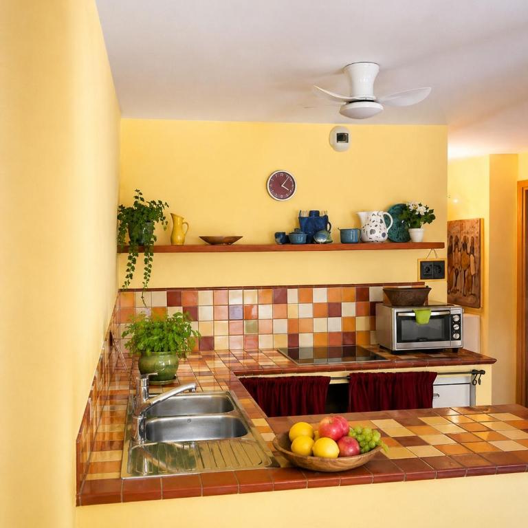 Provençal gem - large garden in Beaulieu - 6min walk to the beach - Appartement 2 Chambres - 11