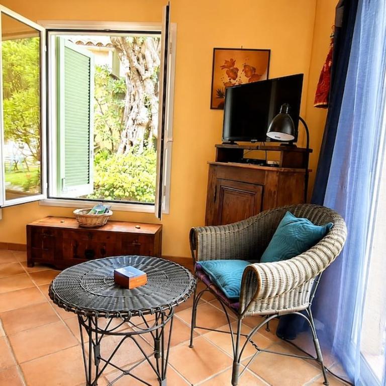 Provençal gem - large garden in Beaulieu - 6min walk to the beach - Appartement 2 Chambres - 20