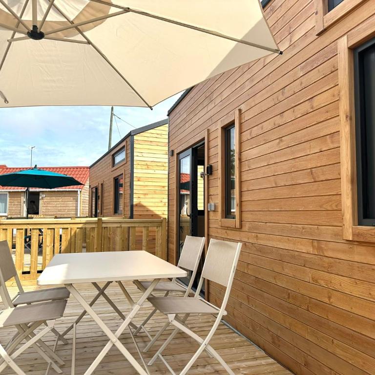 BERCK-PLAGE - Location saisonnière Tiny House insolite - 4 hébergements atypiques avec terrasse privée, proche mer, parking privé et gratuit, idéal weekend romantique, vacances en famille ou groupe - Chalet mit 2 Schlafzimmern - 24