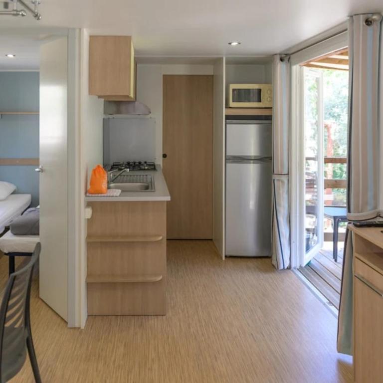 Camping 2 étoiles - Piscine - ccbgbhc - Mobile Home - 9