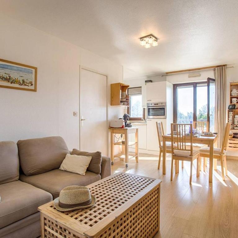 cabourg plage, cabourg, 2 chambres avec bacon et acces plage - Apartamento de 2 dormitorios con balcón - 2