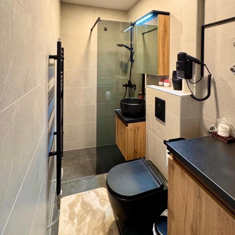 Rose Nest Airport Apartment - Balcony - Free Parking - Apartment - 4