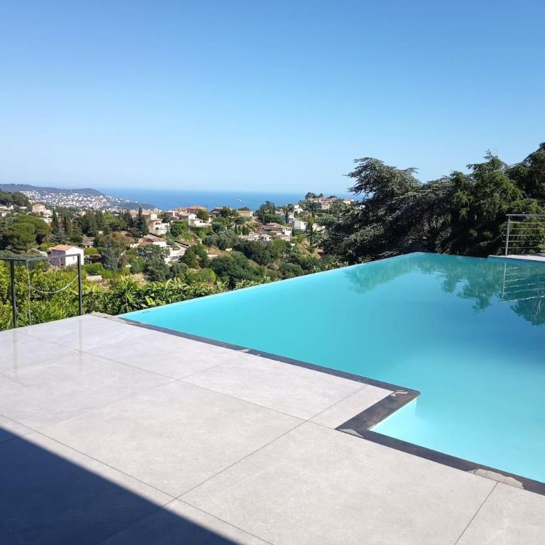 Beautiful villa with sea & mountain view and pool - Casa - 26
