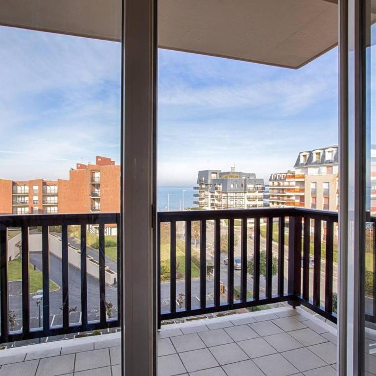 cabourg 2000, cabourg, 2 chambres avec bacon vue me - Two-Bedroom Apartment with Ocean View - 3
