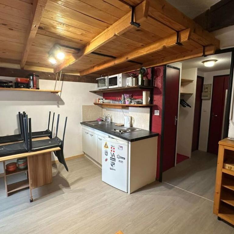Studio 4 pers avec balcon et vue montagne - Apartment - 6