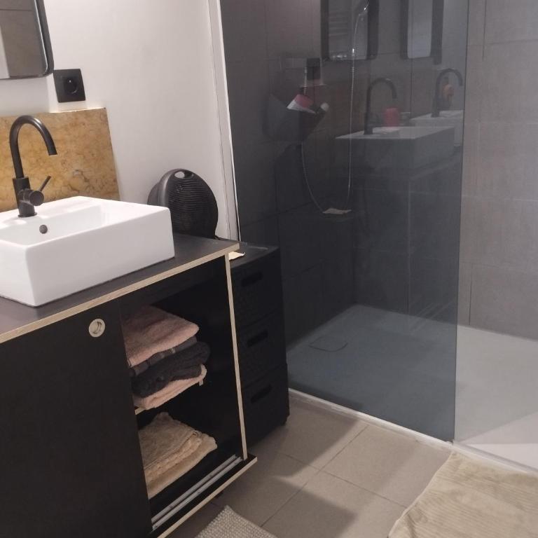 Maison au calme avec terrasse et parking privé proche centre ville - Casa a Schiera con 2 Camere da Letto - 16