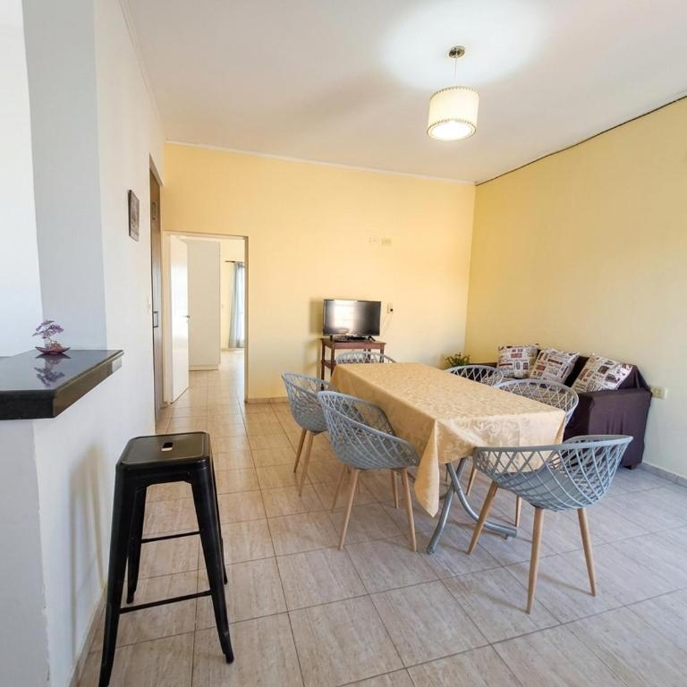 Dpto Grande - Ubicación estratégica - Apartamento de 2 dormitorios - 35