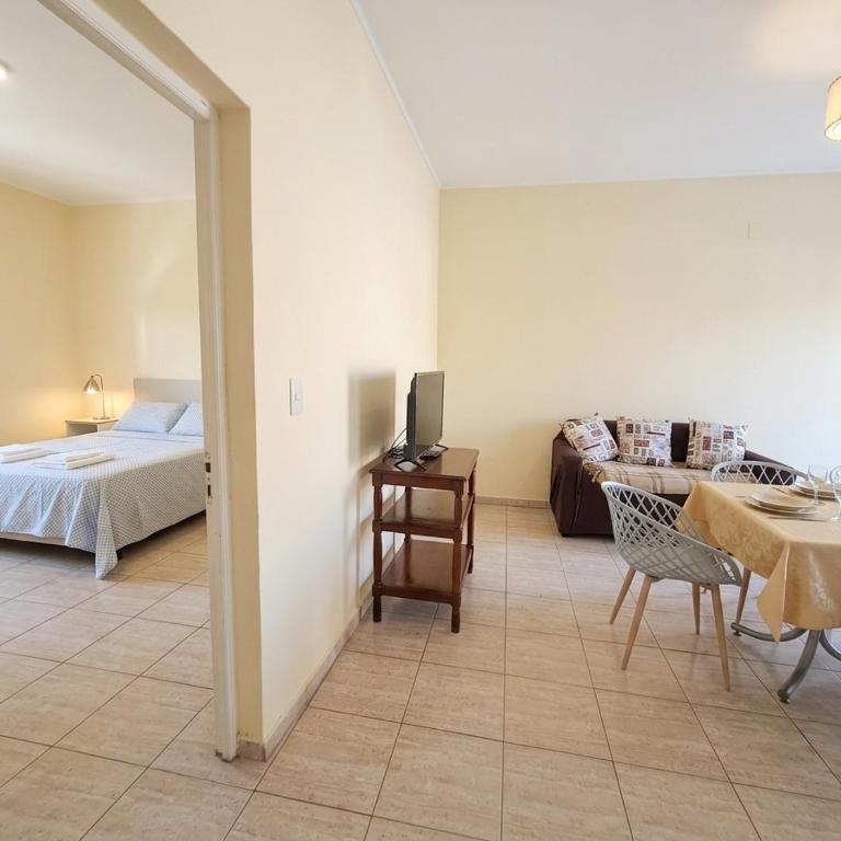 Dpto Grande - Ubicación estratégica - Apartamento de 2 dormitorios - 18