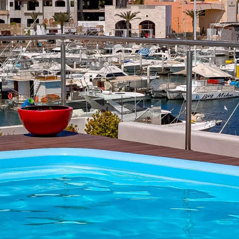 Ocean & Marina Views, Balcony & Rooftop Pool - Apartamento - 26