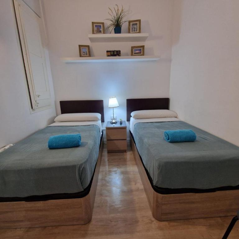 Alojamiento Flor - Twin Room with Shared Bathroom - 1